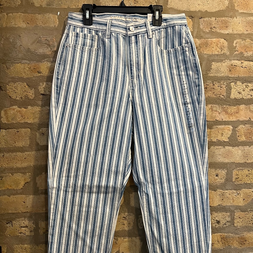 Trendy & Comfortable Striped Mom Jeans - American Eagle (Size 6) - NWT!